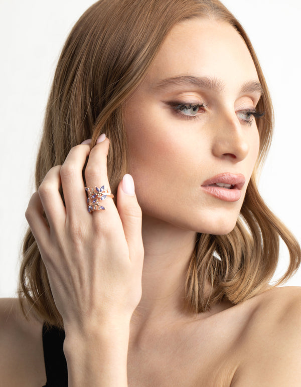 Showcasing a rose gold vine wrapped ring with leaf accents on finger view