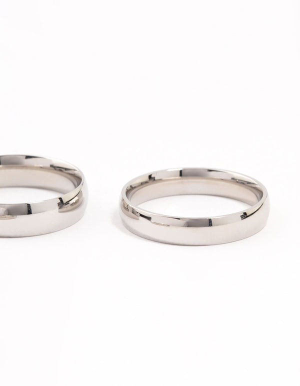 Crafted from waterproof stainless steel plain band rings in silver, 3-pack close up view
