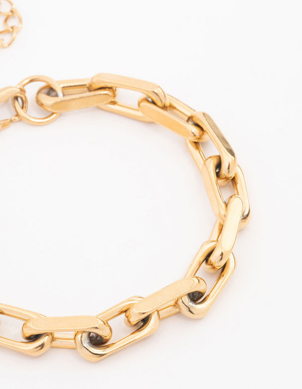 Crafted from waterproof gold plated stainless steel, this chunky link chain bracelet offers close up view
