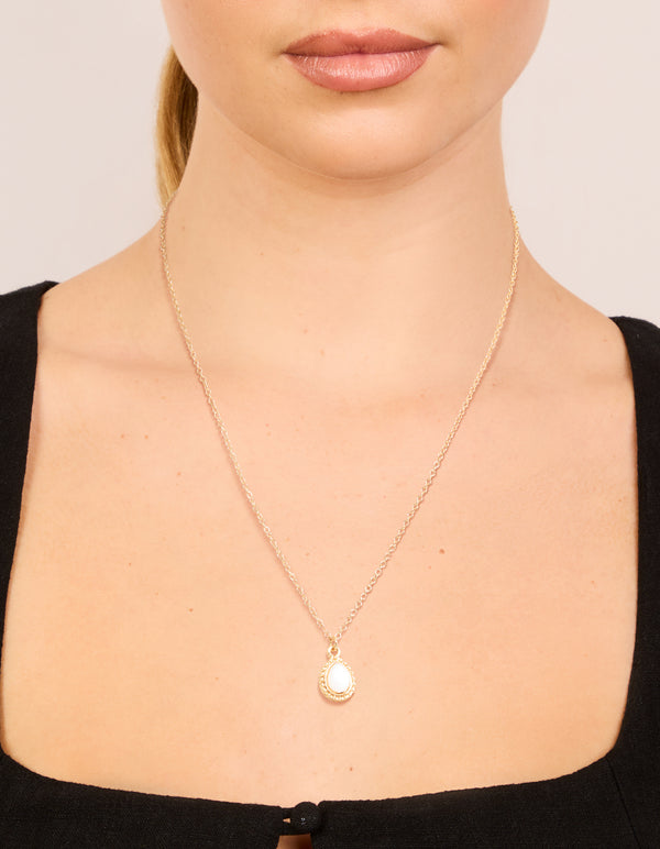 Gold Simple Teardrop Pendant Necklace