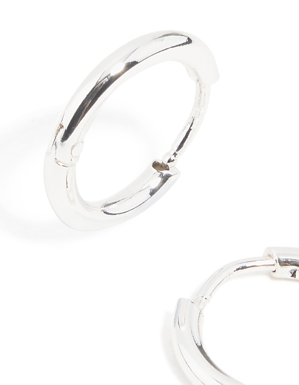 Designed with waterproof stainless steel clicker earrings 14 MM in silver with chunky design close up view