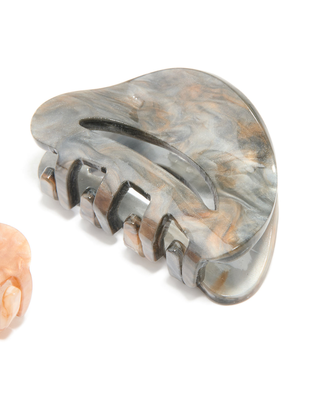Showcasing marbled acrylic curved mini claw clips in 2-pack with peachpuff, tan and dim grey accessories side view