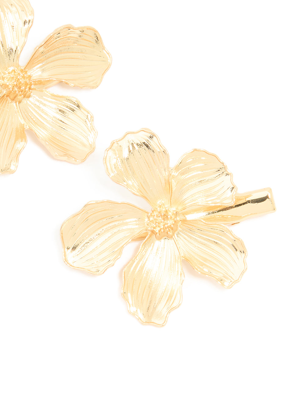 Designed with floral pattern 2-pack claw clips in gold detail view