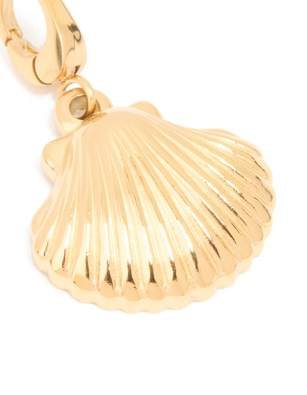 Showcasing a waterproof gold plated stainless steel shell charm necklace close up view
