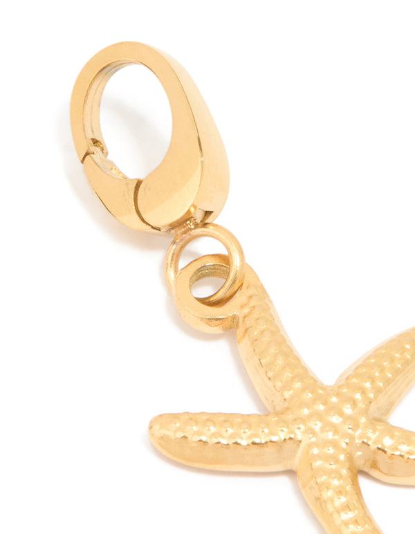 Showcasing a starfish charm in gold with ocean details and clasp mechanism clasp detail view