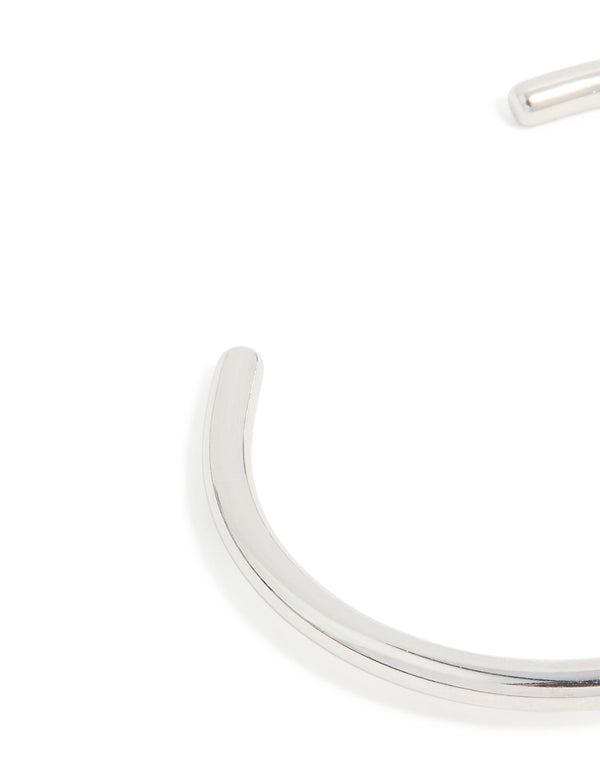 Presenting a waterproof stainless steel basic knotted centre wrist cuff in silver closure detail view