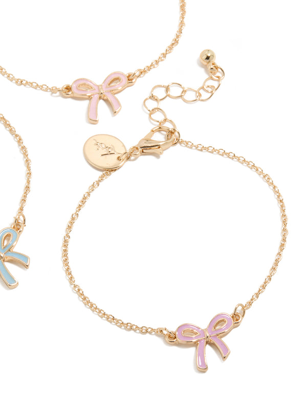 Designed with enamel bow kids gold bracelets in pink and light blue, 3-pack closure detail view