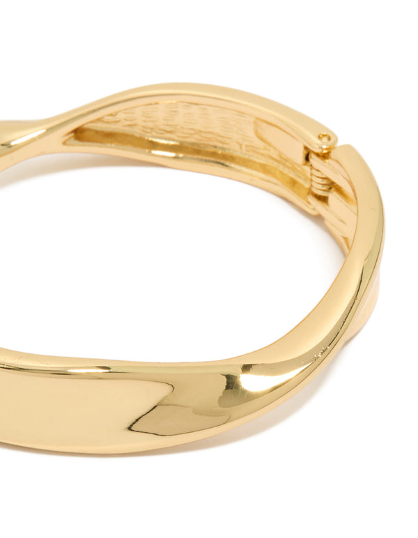 Designed with gold plated material, this twisted thick bangle in gold showcasing chunky style closure detail view