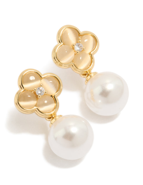 Crafted from gold plated metal, these pearl and flower drop earrings feature floral design in white and ivory tones front view