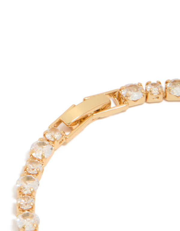 Displaying a gold plated large square cut cubic zirconia tennis bracelet closure detail view