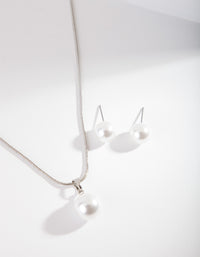 Silver Classic Pearl Jewellery Set - link has visual effect only