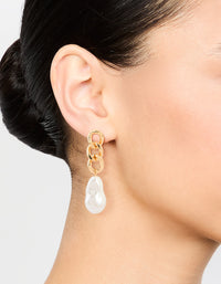 Gold Chain & Pearl Drop Earrings - link has visual effect only