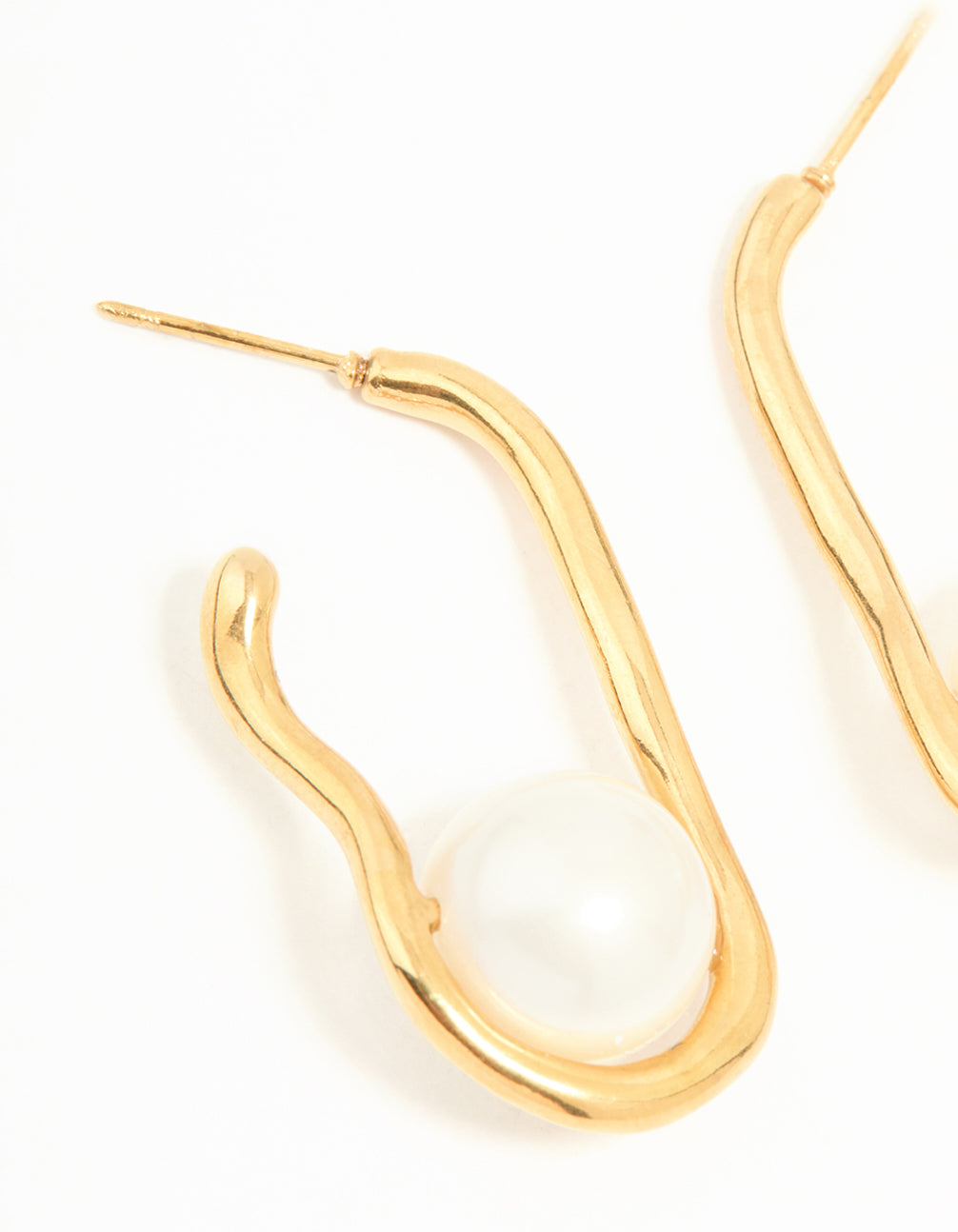 Highlighting waterproof gold plated stainless steel pearl twist hoop earrings close up view