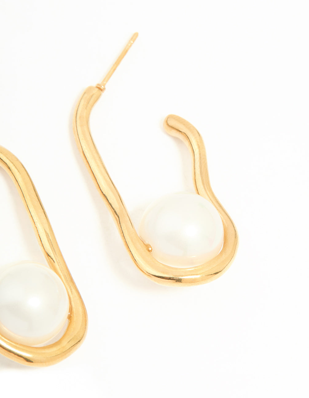 Designed with waterproof gold plated stainless steel and pearl detailing, these twist hoop in post detail view