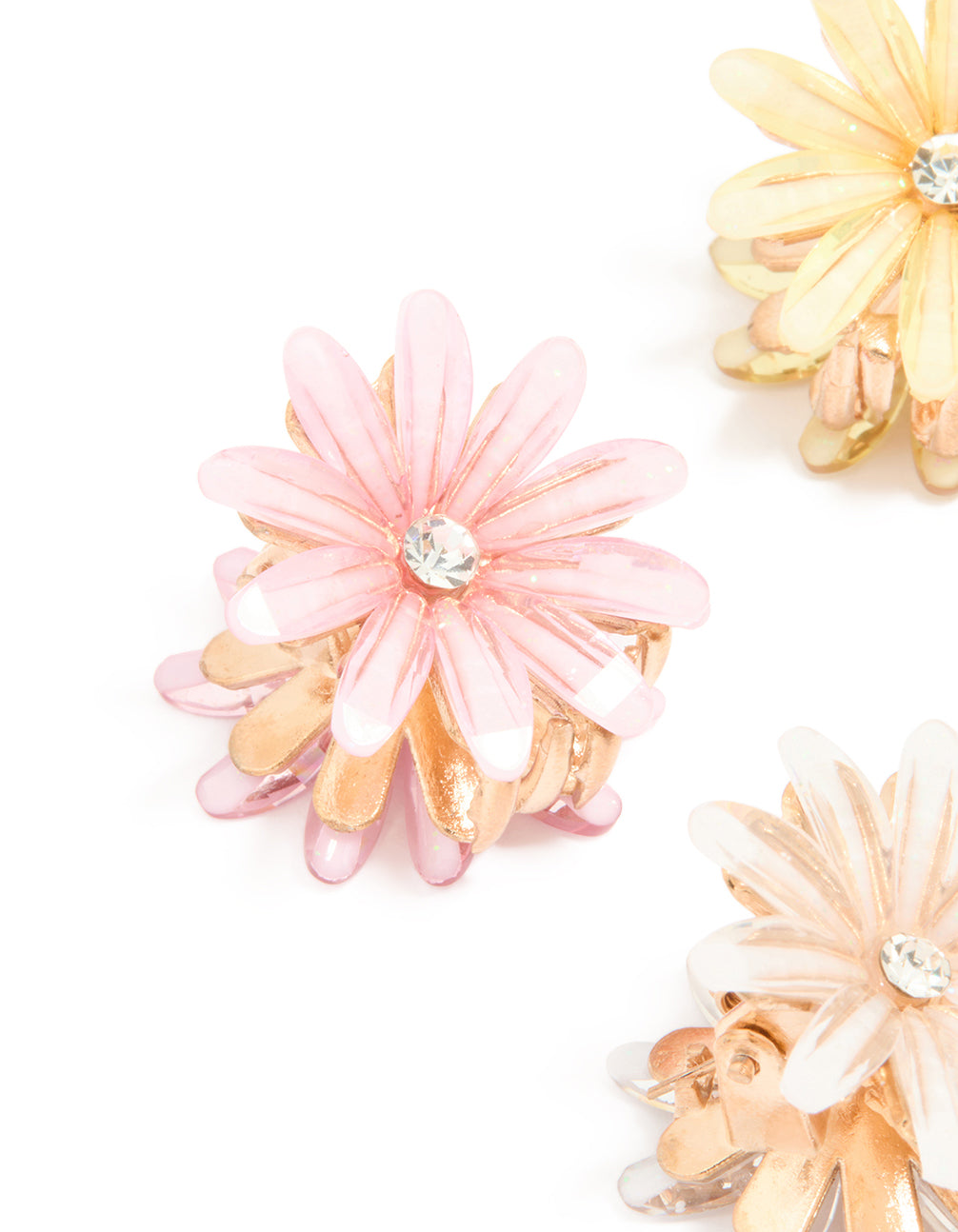 Crafted with floral print in pink, light blue, peachpuff, and gold, these mixed daisy facet claw clips 4-pack showcase detail view