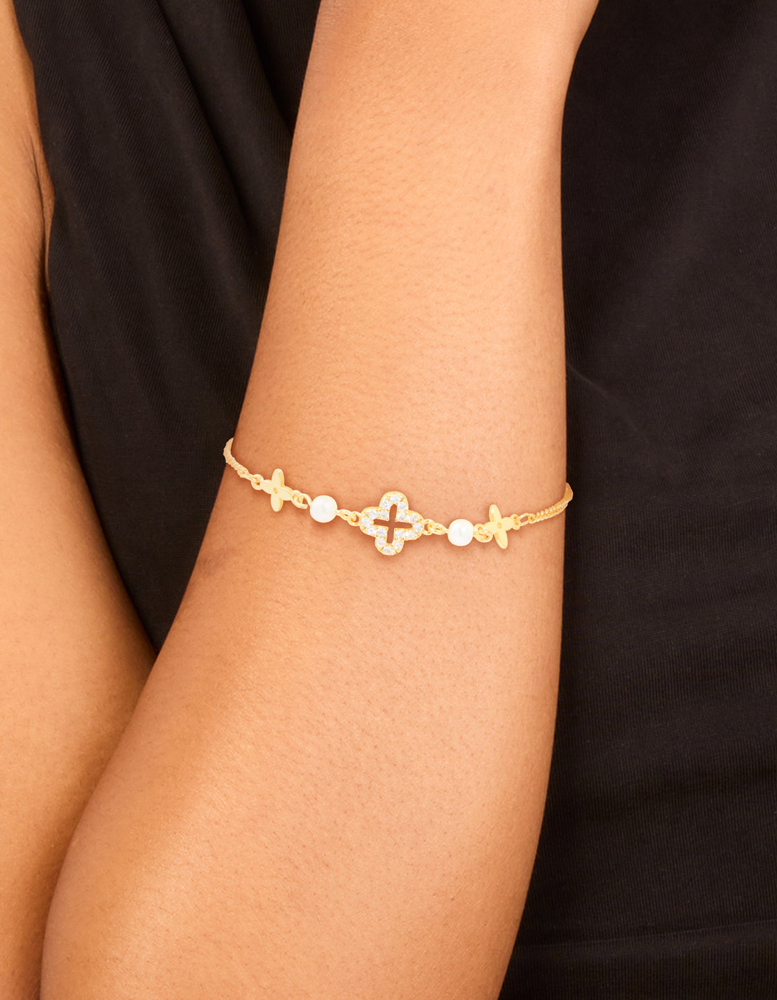 Gold Plated Cubic Zirconia Mixed Flower & Pearl Bracelet