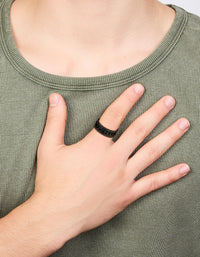 Showcasing a mens waterproof black coated stainless steel chain detail band ring on finger view - link has visual effect only