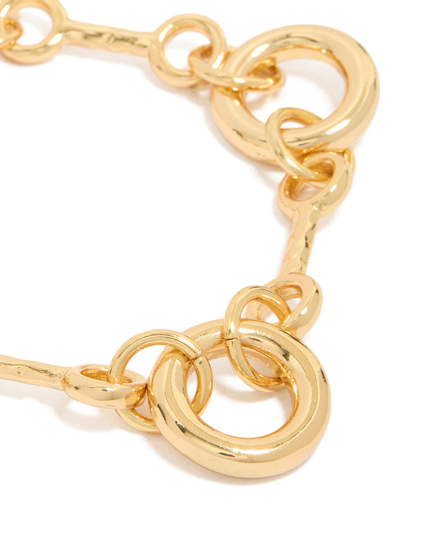 Highlighting gold plated circle chain bracelet close up view